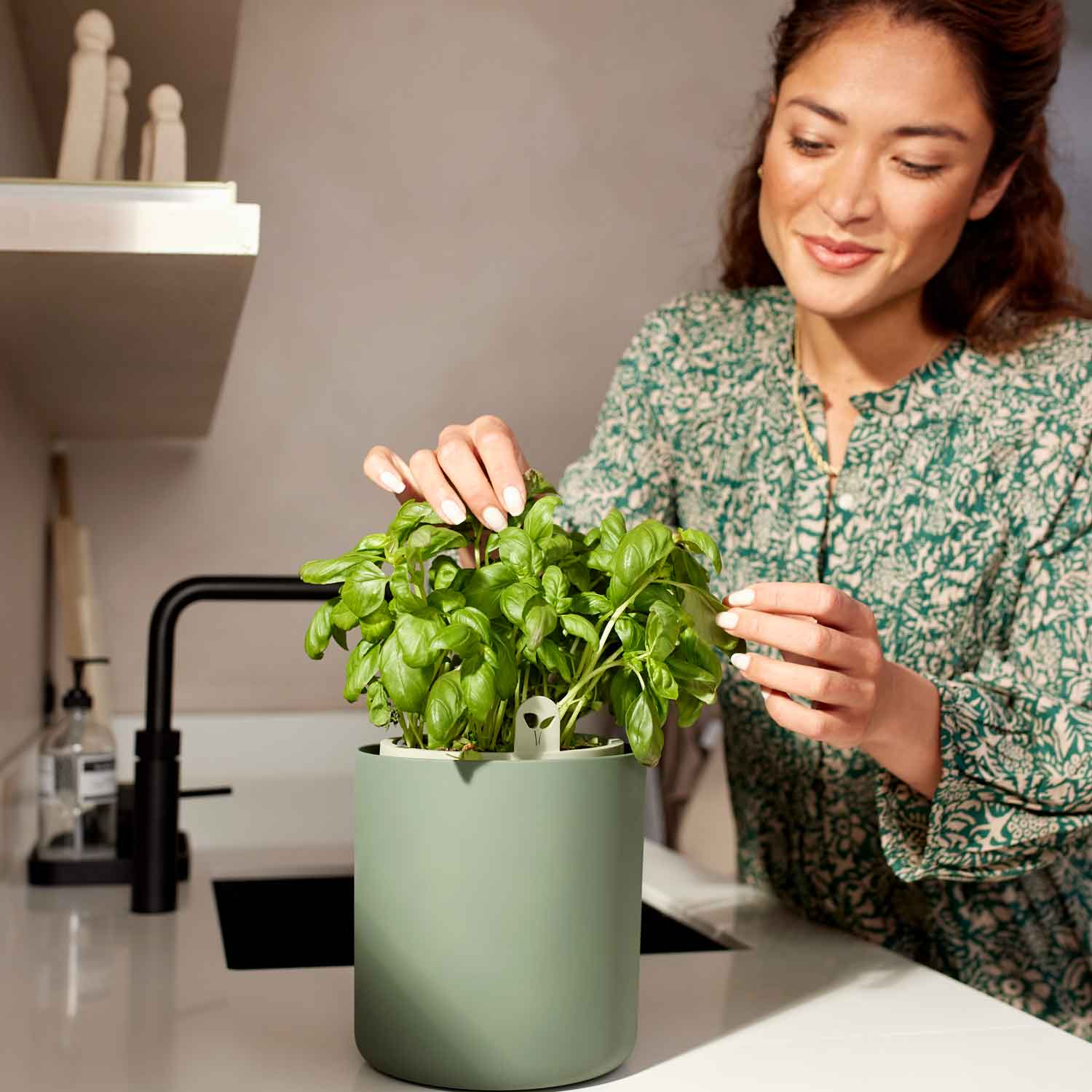 bouncy basil linen white
